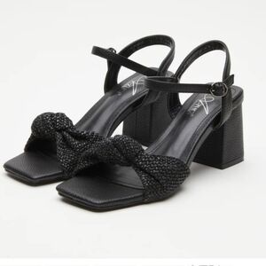 AZURA Assisi High Heel Sandal in Black raffia. Size 8.5 NWT